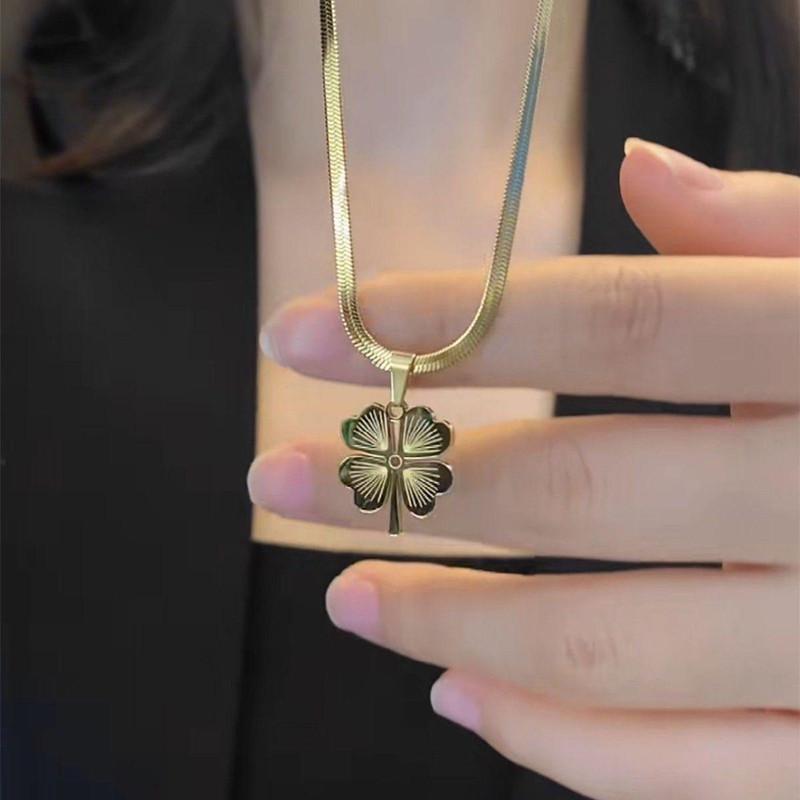 New Fashion Trend Stainless Steel Elegant Delicate Heart Flower Pendant Necklace For Women Jewelry Wedding Party Premium Gifts