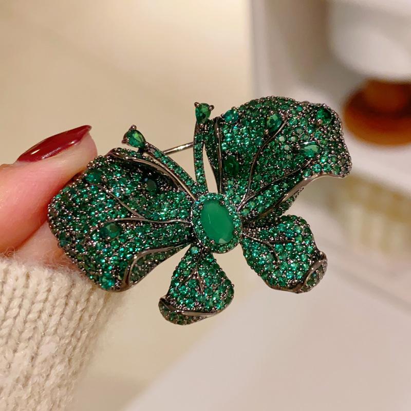 Elegant Women Girls Fashion Exquisite Crystal Butterfly Brooch Pin Classic High-end Lady Rhinestone Vintage Badges Jewelry