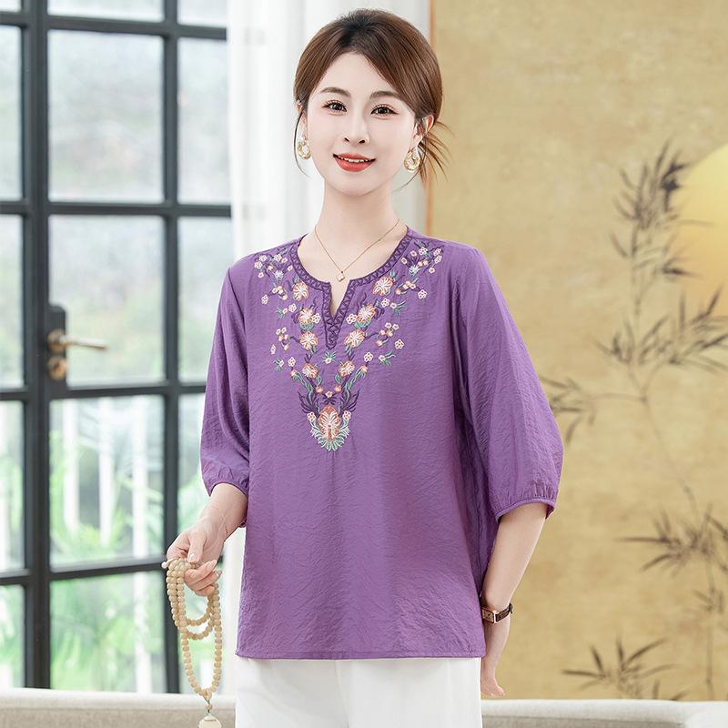 

2026 Artistic V-neck Women s Three-quarter Sleeve Loose Fit Age-defying T-shirt 5XL (150-165 jin)