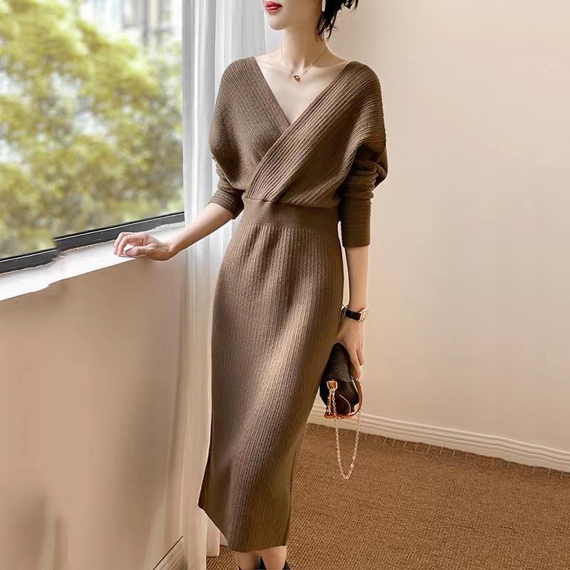 GMXIA Slim-fit V-neck Wrap Hip Dress Women's Long-sleeved Style Waist Knit Dress