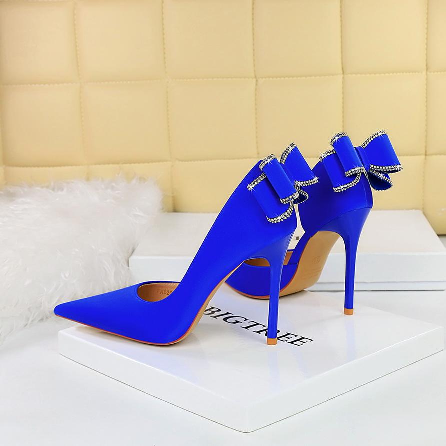 Banquet Vysoké podpatky Tenké podpatky Mělká ústa Špičatá špička na straně vyhloubené štrasový motýlek jednoduché boty