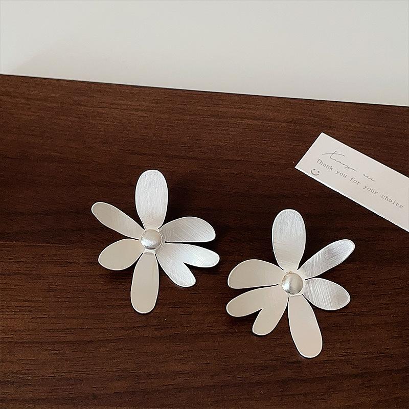 

Индивидуальность Преувеличенные Цветочные Металлические Серьги-гвоздики Женские Холодные Ветер Простые Уникальные Легкие Роскошные Модные Темпераментные Универсальные Серьги