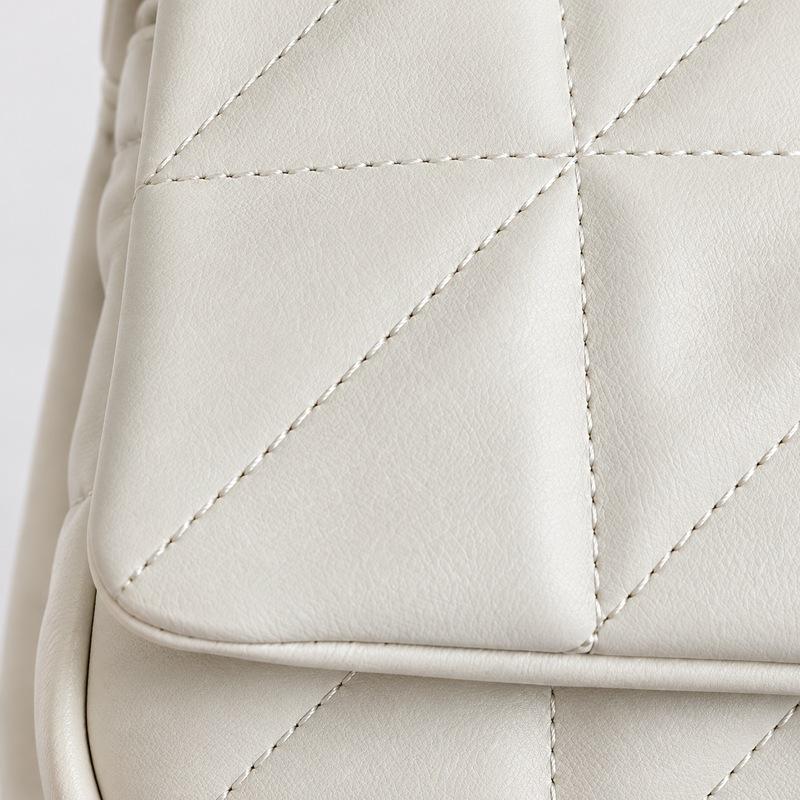 Women's Quilted Shoulder Bag Elegant PU Leather Flap Handbag with Gold Chain Strap Small Crossbody Purse
