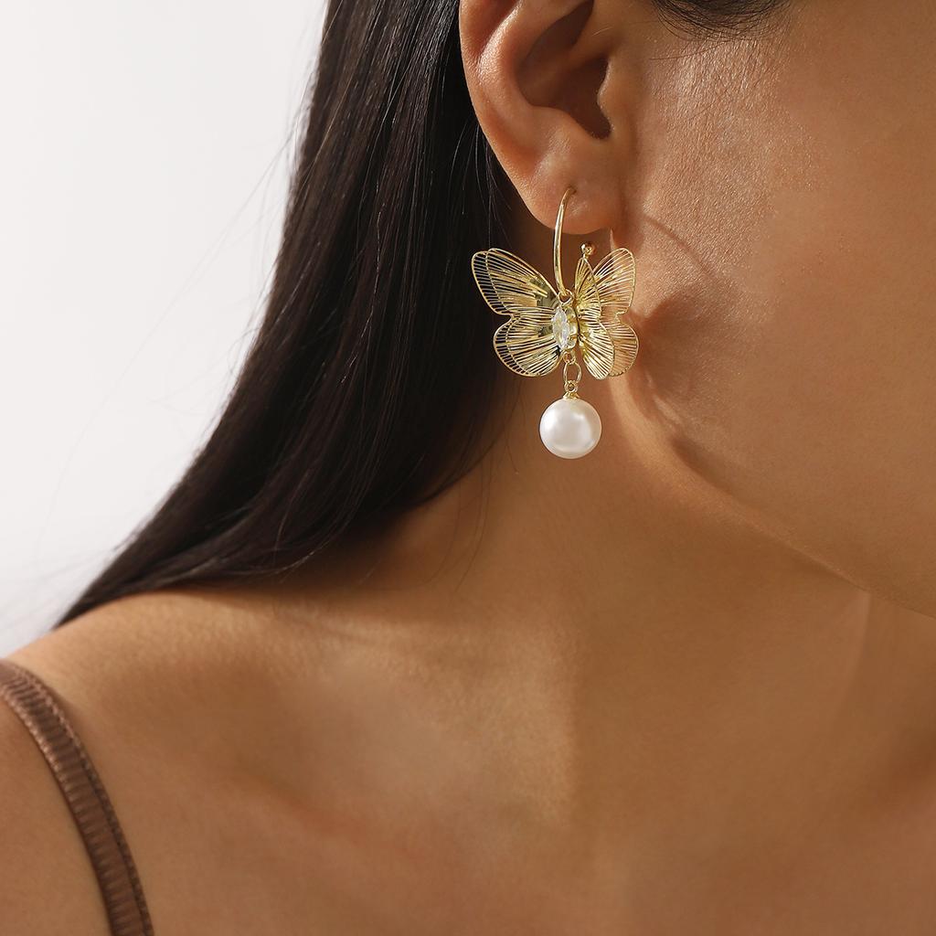 E13898 French Sweet Butterfly Pearl Pendant Earrings, Elegant Rhinestone Hollow Metal Women Drop Earrings