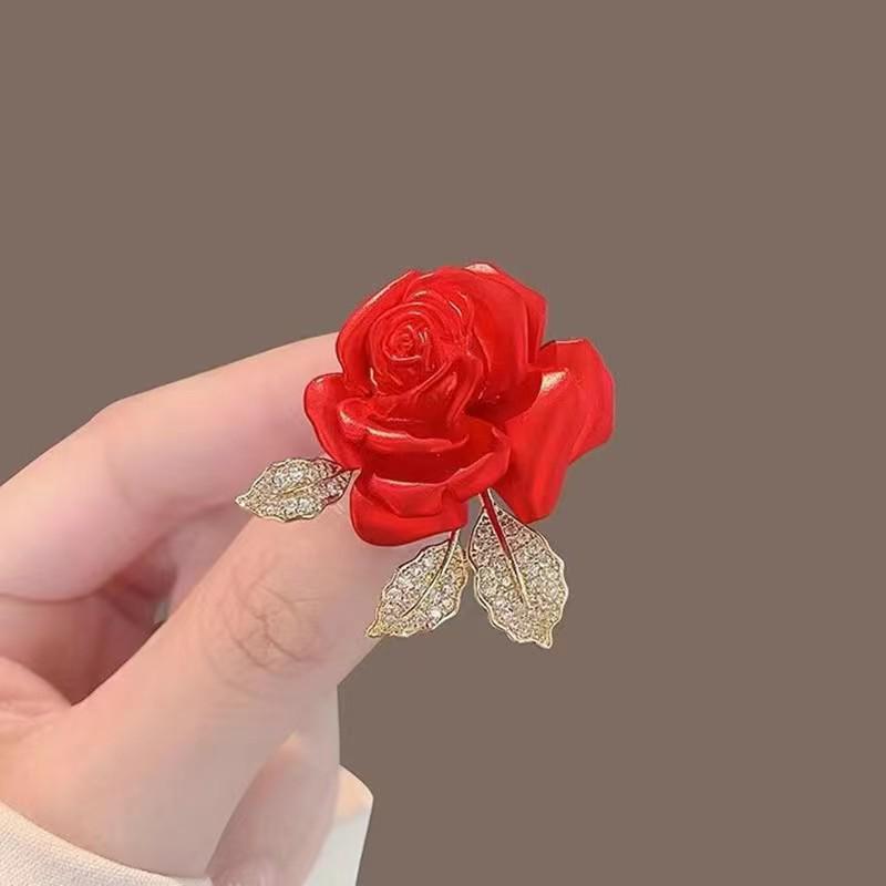 

Элегантная брошь в стиле ретро с красной розой: Высококлассная женская брошь-лацкан и аксессуар-корсаж класса люкс