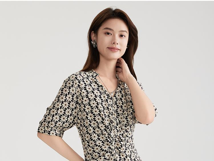 Gubang Printed V-neck Dress for Women In the Summer of 2026, with a Slimming and Waist Hugging Mid Length Chiffon A-line Skirt