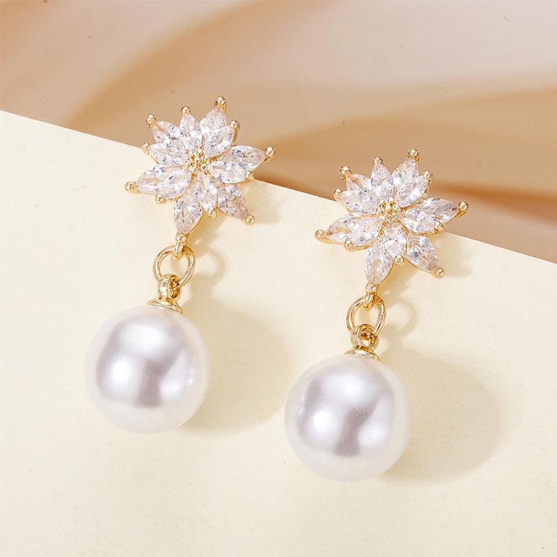 

New super flash snowflake pearl pendant earrings exquisite and small stud earrings women s light luxury high-end sense unique and beautiful earrings
