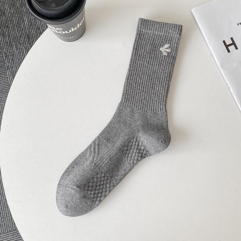 Men's Spring and Autumn Embroidery Sports Sweat Absorbing Breathable Long Cotton Socks