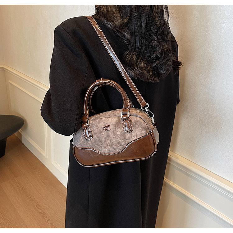 

Премиум-чувство ретро контрастного цвета переносная сумка для боулинга женская 2024 новая модная популярная сумка через плечо универсальная сумка-мессенджер кофейный