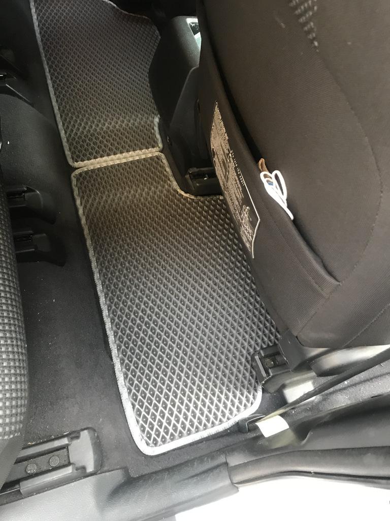 Covorașe EVA (negru) pentru Toyota Corolla Verso 2004-2009