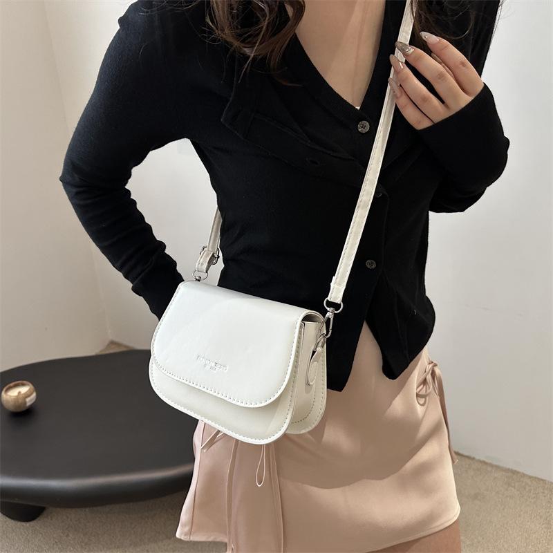 Korean Version of Small Square Bag Texture Casual Messenger Bag Cute Simple Bag Women's 2025 New Trendy and Beautiful Shoulder Bag