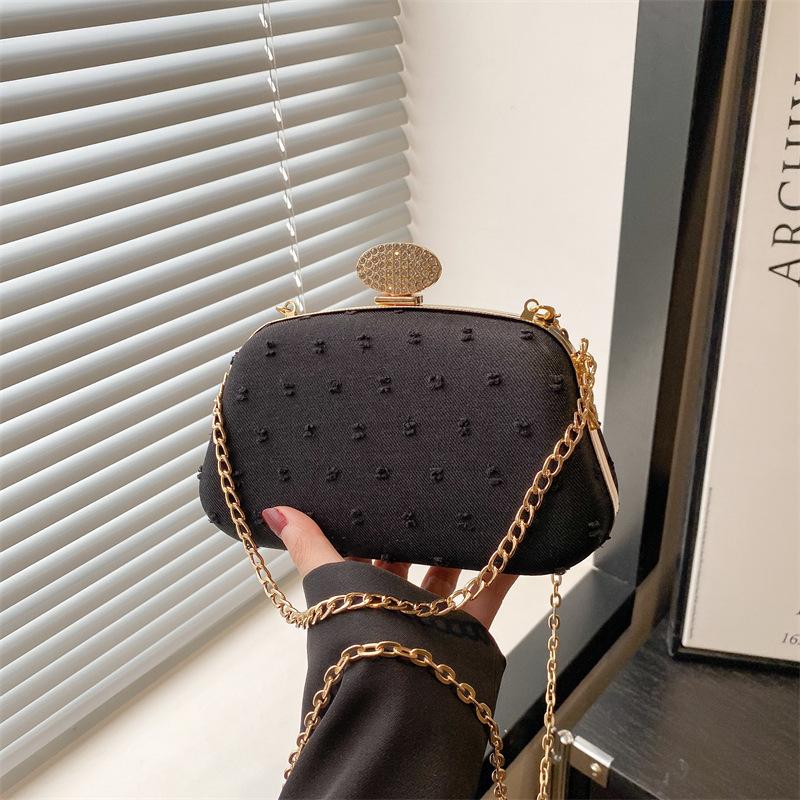 

Light luxury clip, personalized shoulder messenger bag, fashionable, simple and simple, high-texture chain bag for women чорний