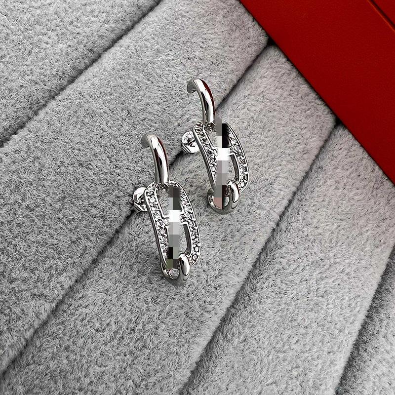 

2025 New Women s Luxury Geometric Pig Nose Ear Cuffs - Unique & Versatile