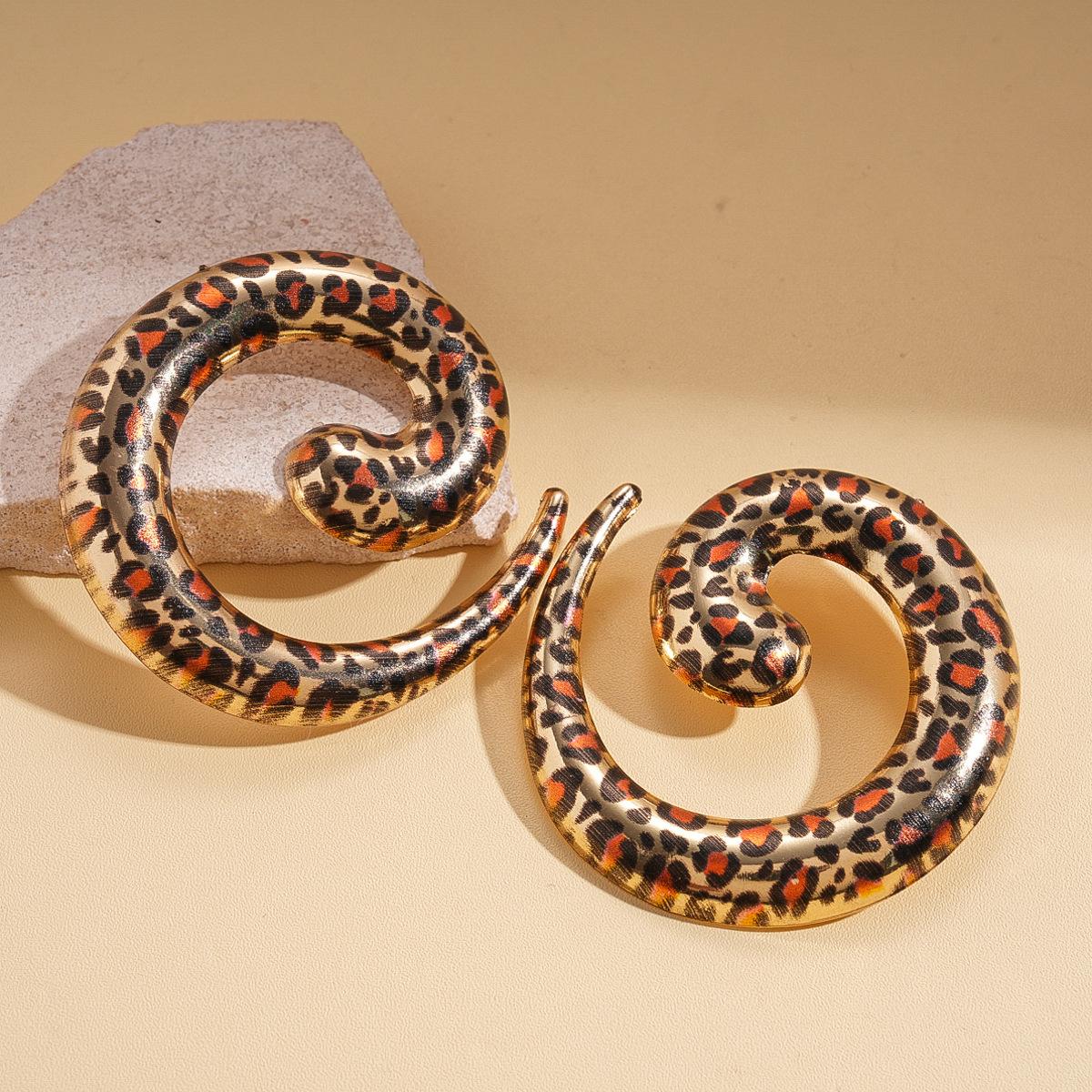 Геометрические изогнутые стальные серьги-гвоздики с леопардовым принтом, персонализированные уникальные серьги