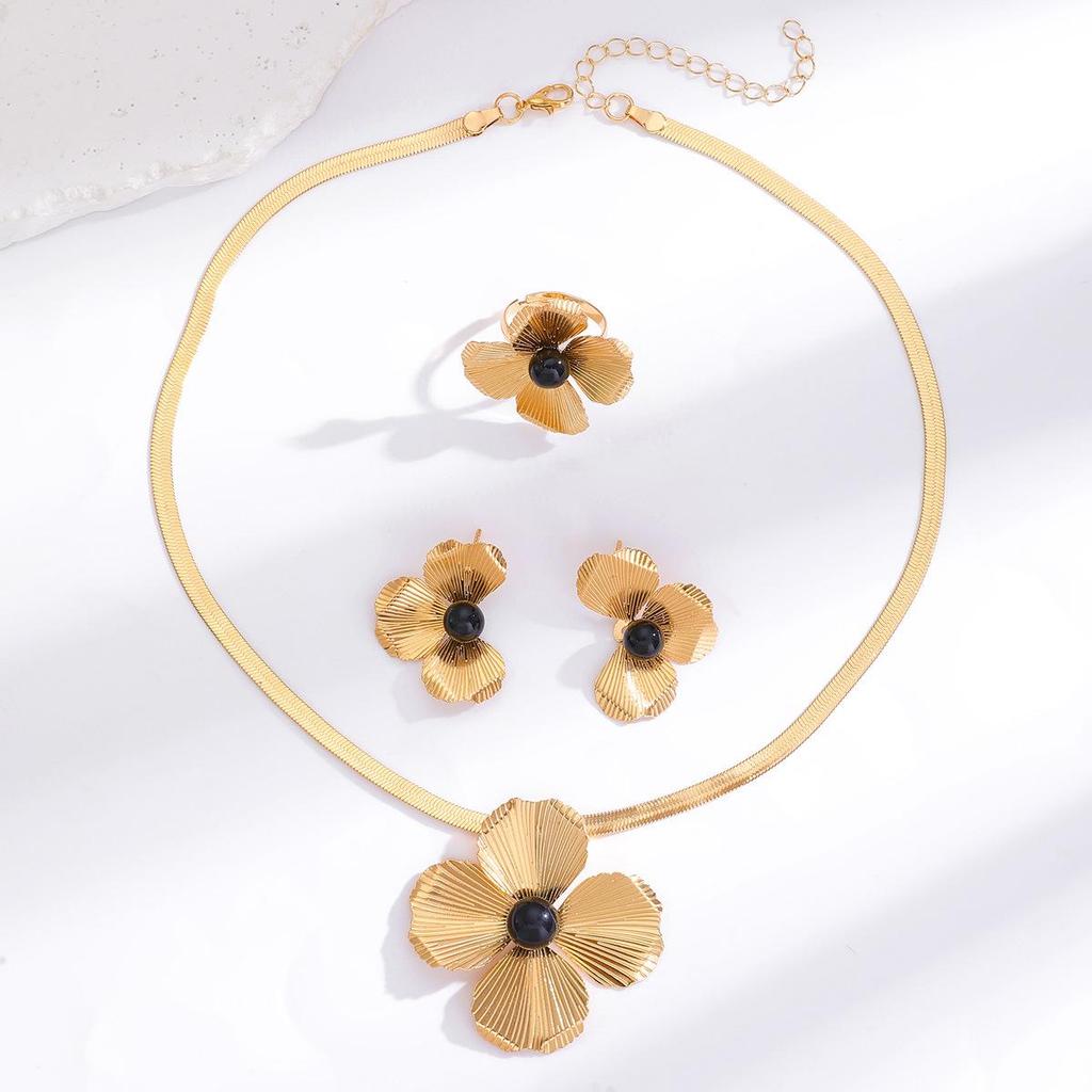 Vynikající 3D duté náušnice s květinami a náhrdelník - Elegantní evropský a americký design šperků pro ženy