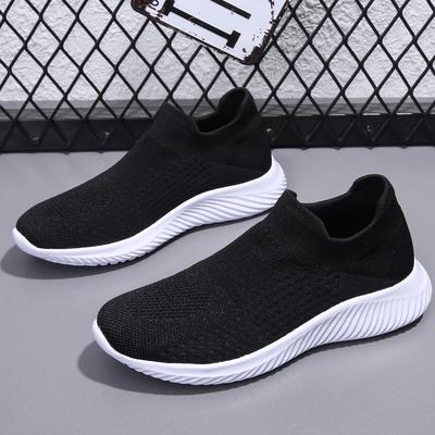 Neue Sommer-atmungsaktive und leichte Mesh-Schuhe Sport und Freizeit Große Größe Fußabdeckung Fly-Weaving Faul