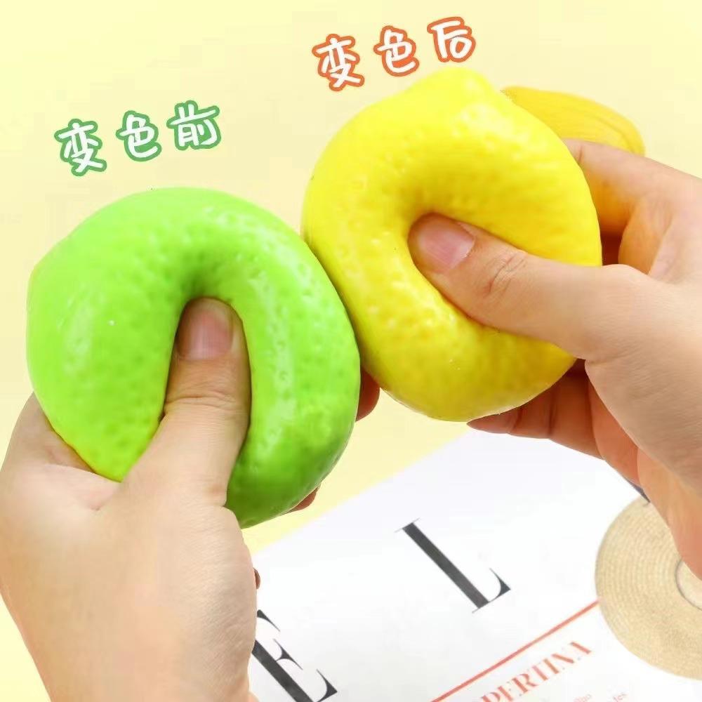 Ręcznie robiona chrupiąca cytrynowa piłeczka antystresowa do ściskania, Zmieniająca kolor mango gniotek sensoryczny do zabawy, Zabawka sensoryczna ASMR do łagodzenia stresu
