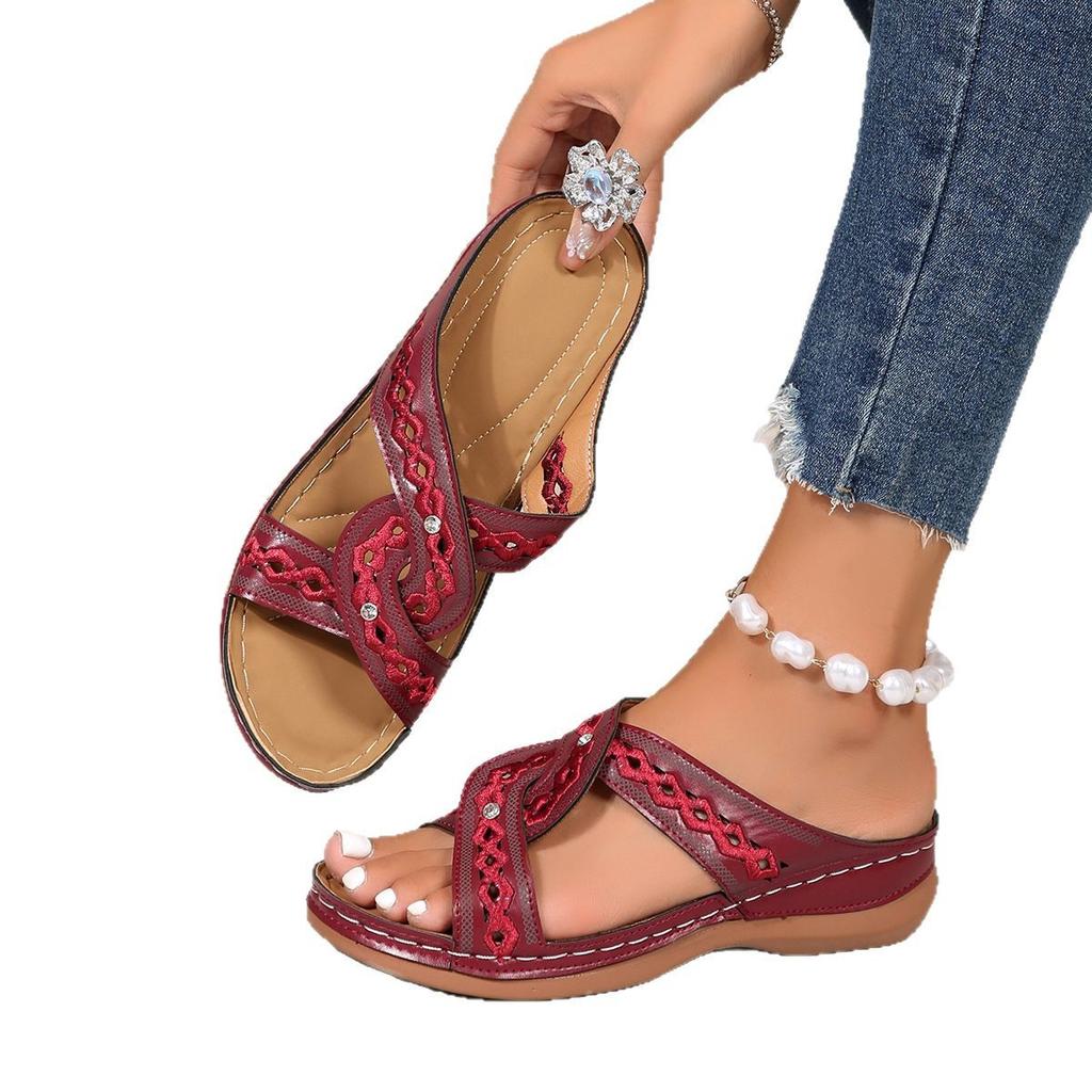 Außenhandel neue Übergrößen-Hausschuhe Retro-Autolinie rutschfest runde Zehenpartie Keilabsatz bequeme Ein-Wort-coole Hausschuhe Damen