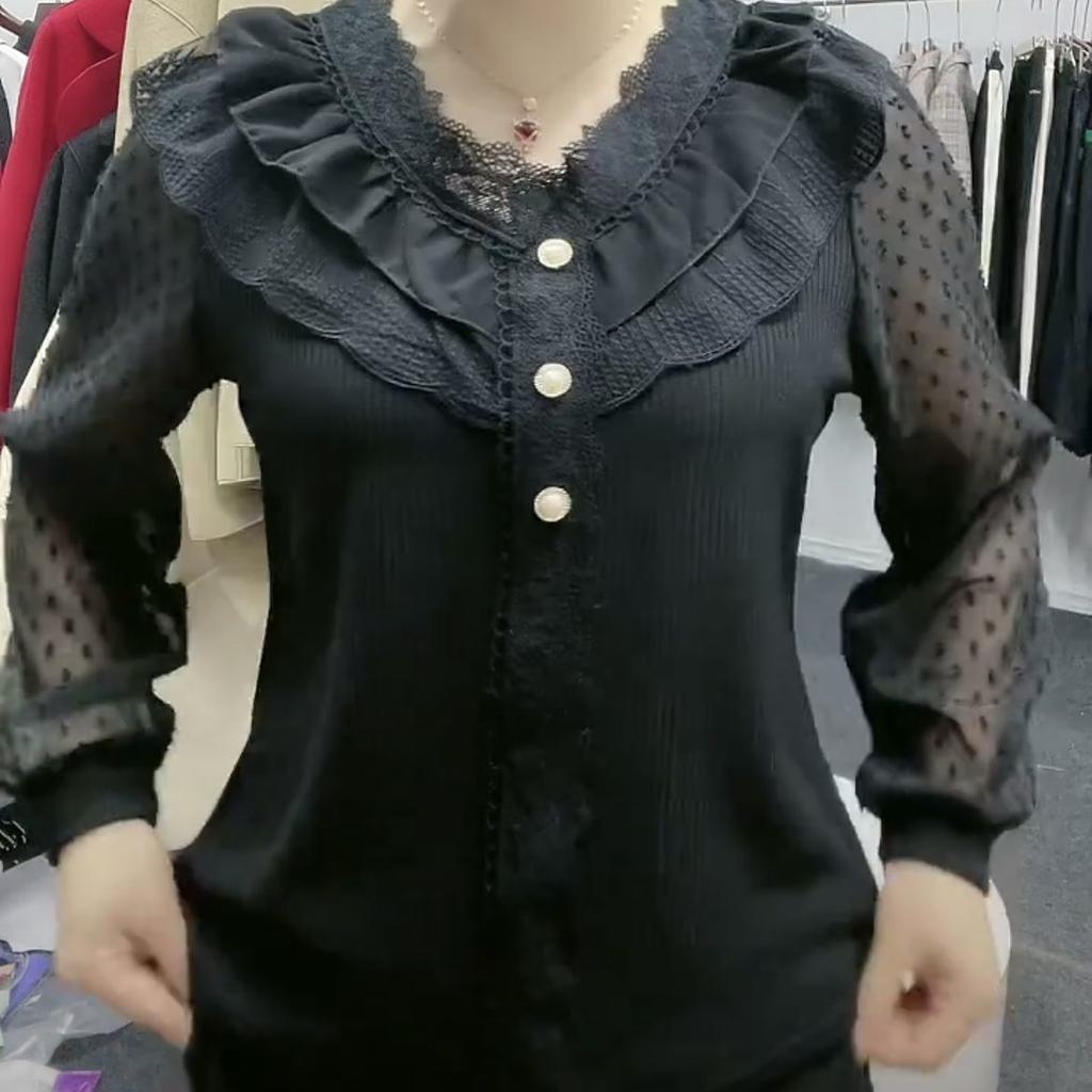 Versatil și elegant: Top ușor cu mânecă lungă, cu guler din dantelă