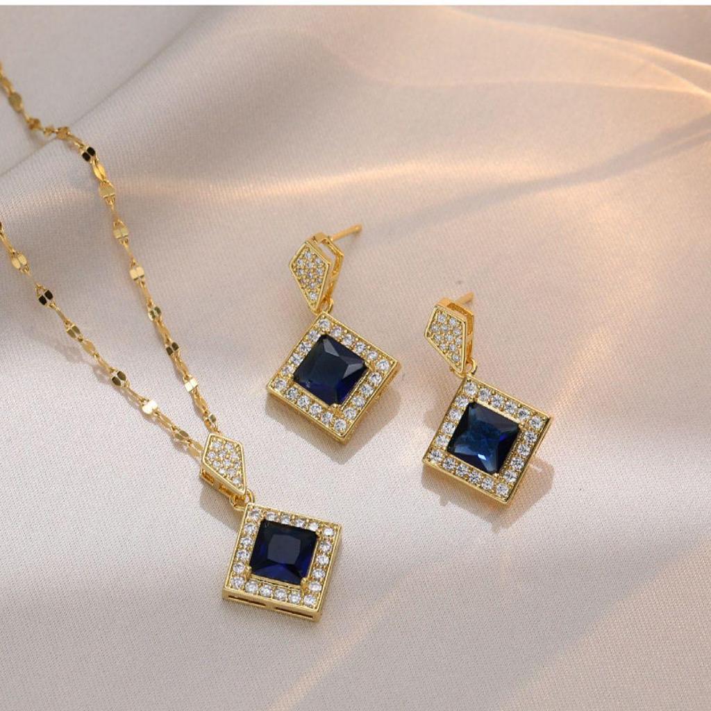 Elegante ethnische Ohrstecker in Rhombusform aus Gold und blauen Zirkonen - Modisch, Retro, Glatte Textur, Vielseitiges Geschenk für Mama