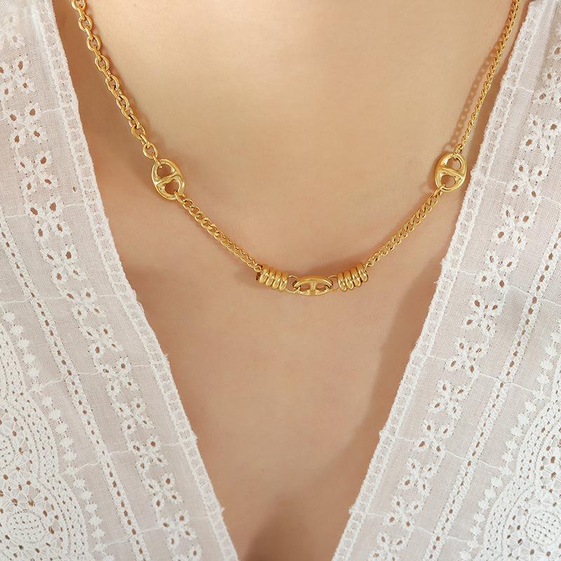 

1 шт. Французская легкая роскошь Мода Уникальная модель Дофаминовый пятачок Пэчворк Женское колье Нержавеющая сталь Циркон