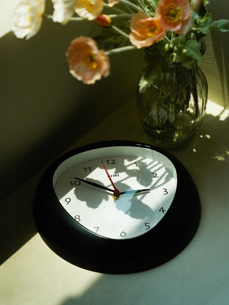 Ainobia Ormi Round Wall Clock