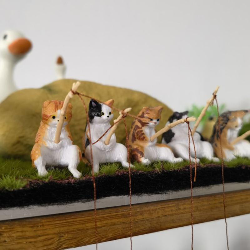 1Pcs Fish Tank Landscaping Vivid Shape Exquisite Cartoon Fishing Cat Ornament