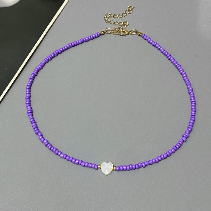 Nový přírodní mušlový choker náhrdelník s přívěskem srdce pro dívku jarní letní móda malý barevný náhrdelník ze skleněných korálků dárek pro přítelkyni