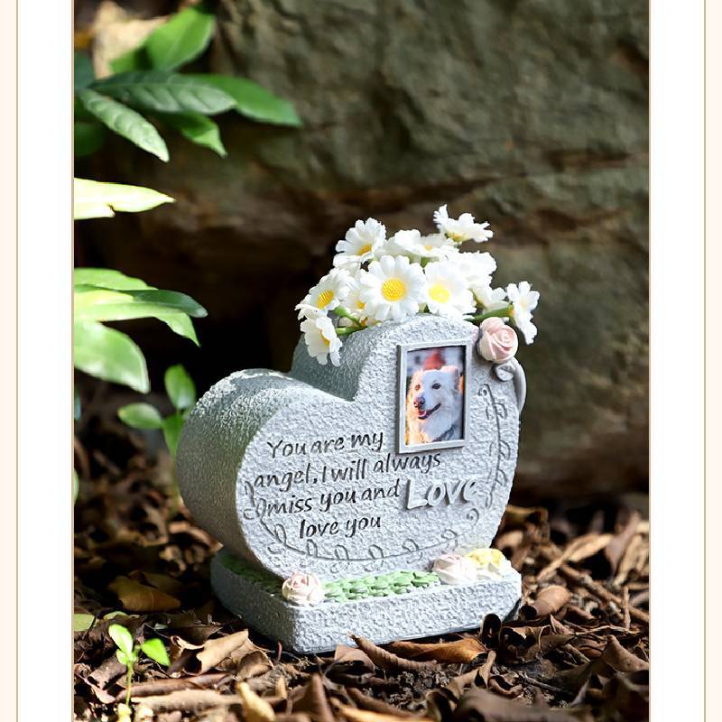 Resin Pet Memorial Stone For Dog Remembrance And Garden Decor