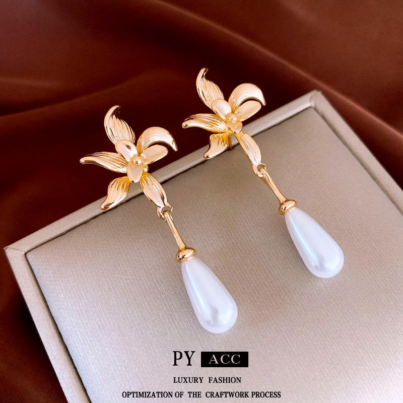 Pozlacené stříbrné náušnice s perlovým květem - Francouzské luxusní vintage pecky pro ženy