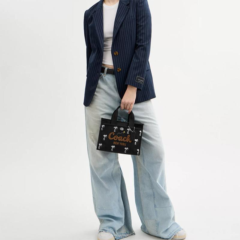 Coach X Peanuts Snoopy Collaboration Cargo 26 Tote Bag Women tote Black CBF70-SVA47