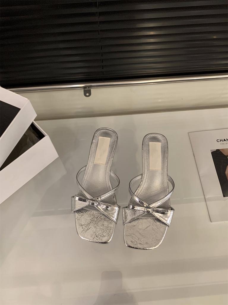 Sandales d'été 2025 à talon moyen tempérament nœud argenté cool pour femmes