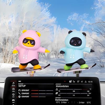 Ornamento per cruscotto auto a forma di orso skater, 6 cm x 6 cm, divertente decorazione scorrevole per interni auto, statuetta in silicone rosa a forma di orso skater