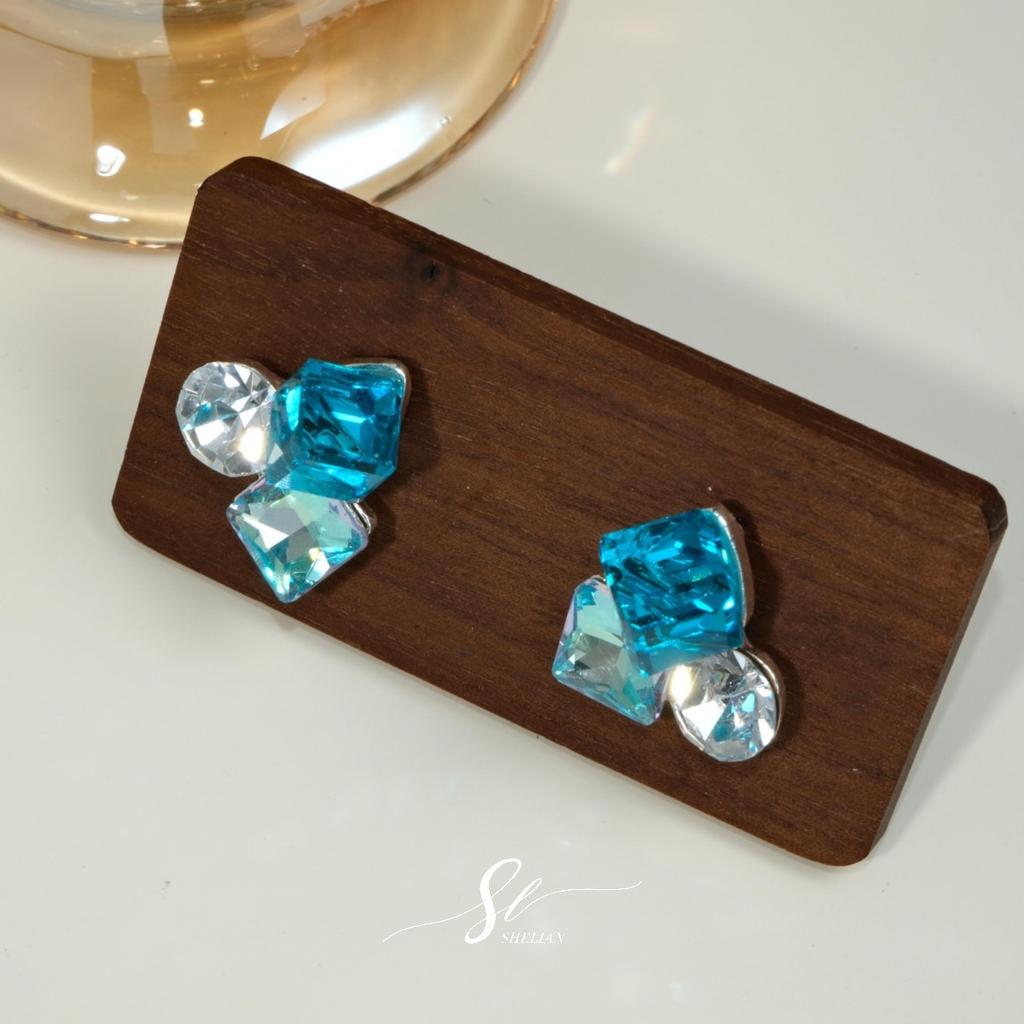 High version super flash sea salt blue ice crystal sugar cube earrings light luxury niche color temperament earrings unique and beautiful earrings
