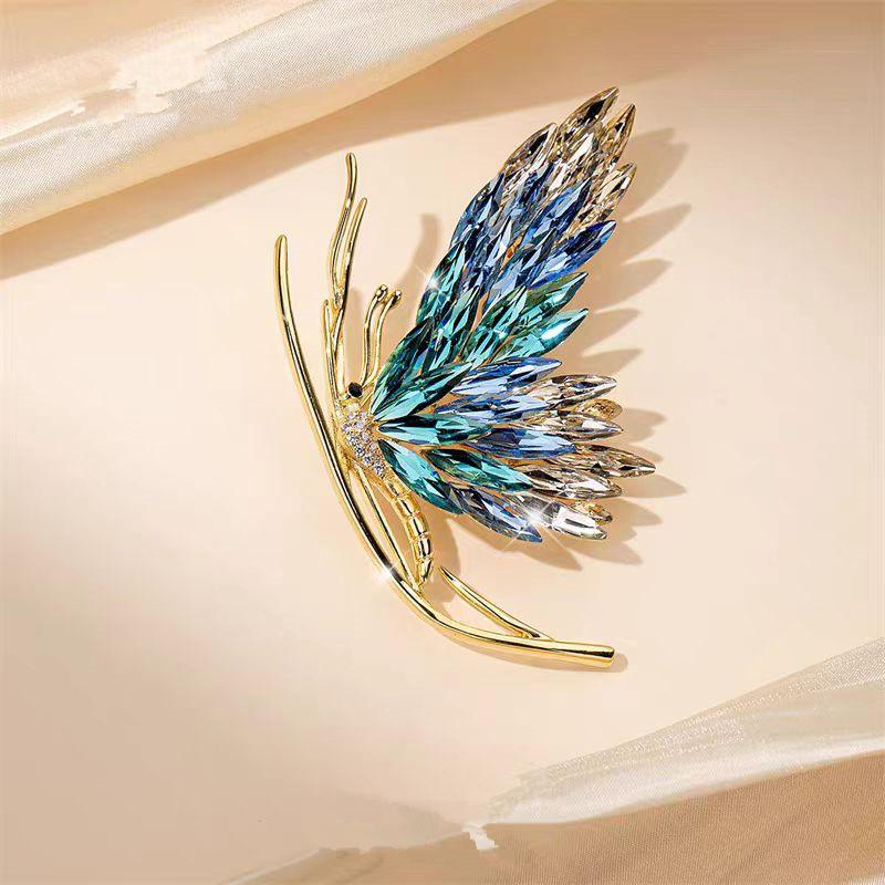 Nordic French gradual change butterfly brooch women s exquisite crystal brooch light luxury temperament coat suit pin