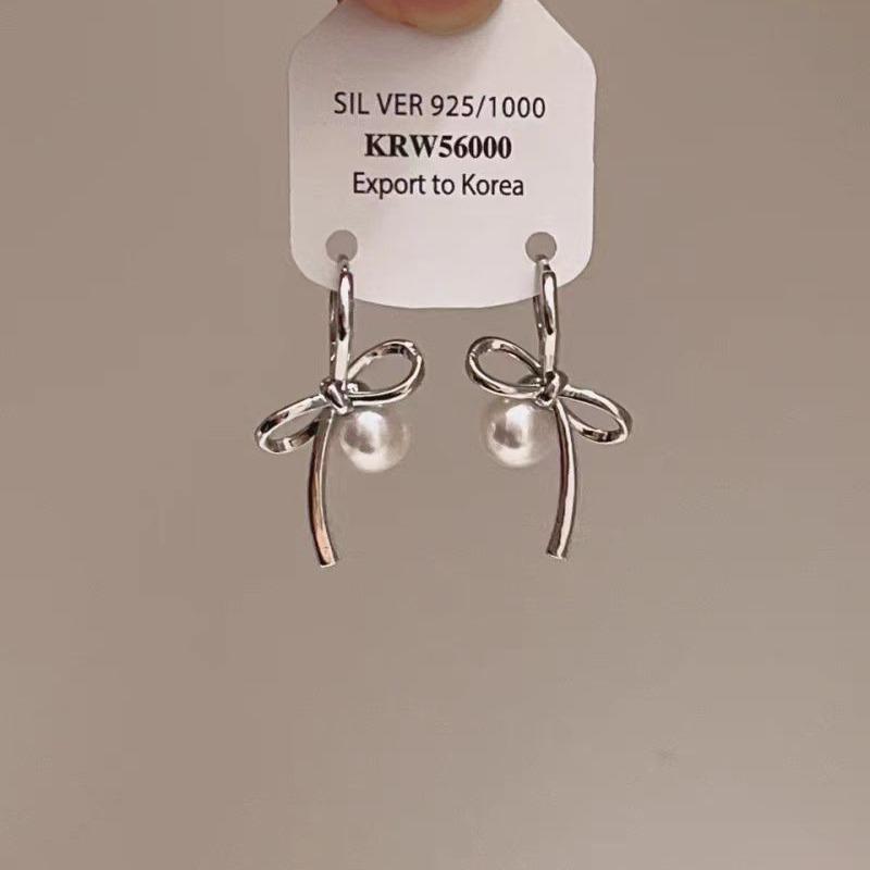 Brogan Pearl Stud Earrings - Elegant and Luxurious Ear Jewelry with A Touch of Sophistication