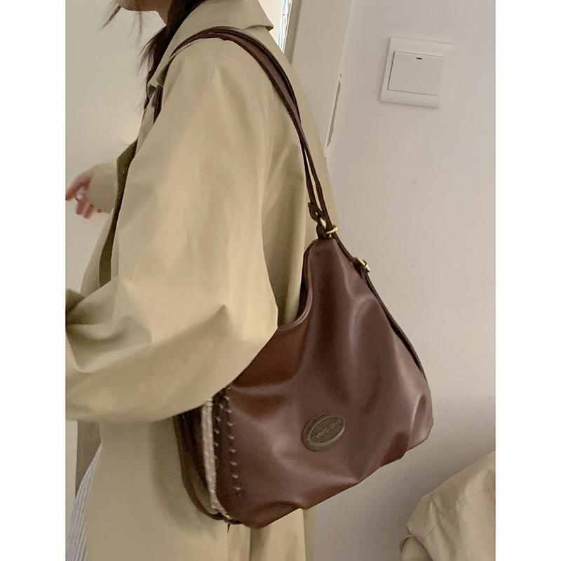 

Autumn and winter retro commuter large-capacity bag women s 2025 new simple backpack, high-end versatile tote bag коричневый