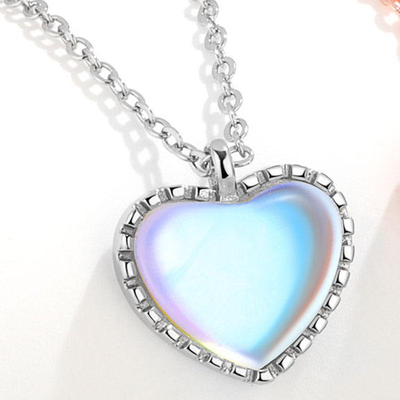 Ladies Elegant Gradient Color Moonstone Love Heart Pendant Necklaces