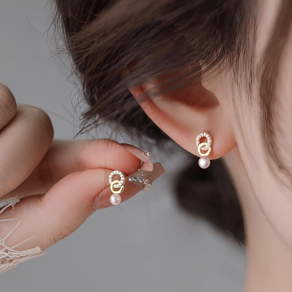 2026 New Gold Earrings Light Luxury Niche Earrings High-end Earrings Versatile Age Reducing Women's Fashion Accessories
