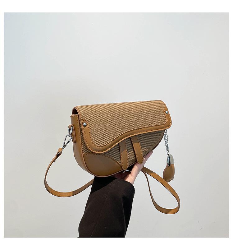 

2025 новая мода маленькая сумка однотонная сумка-седло популярная сумка через плечо кроссбоди подмышечная сумка коричневый