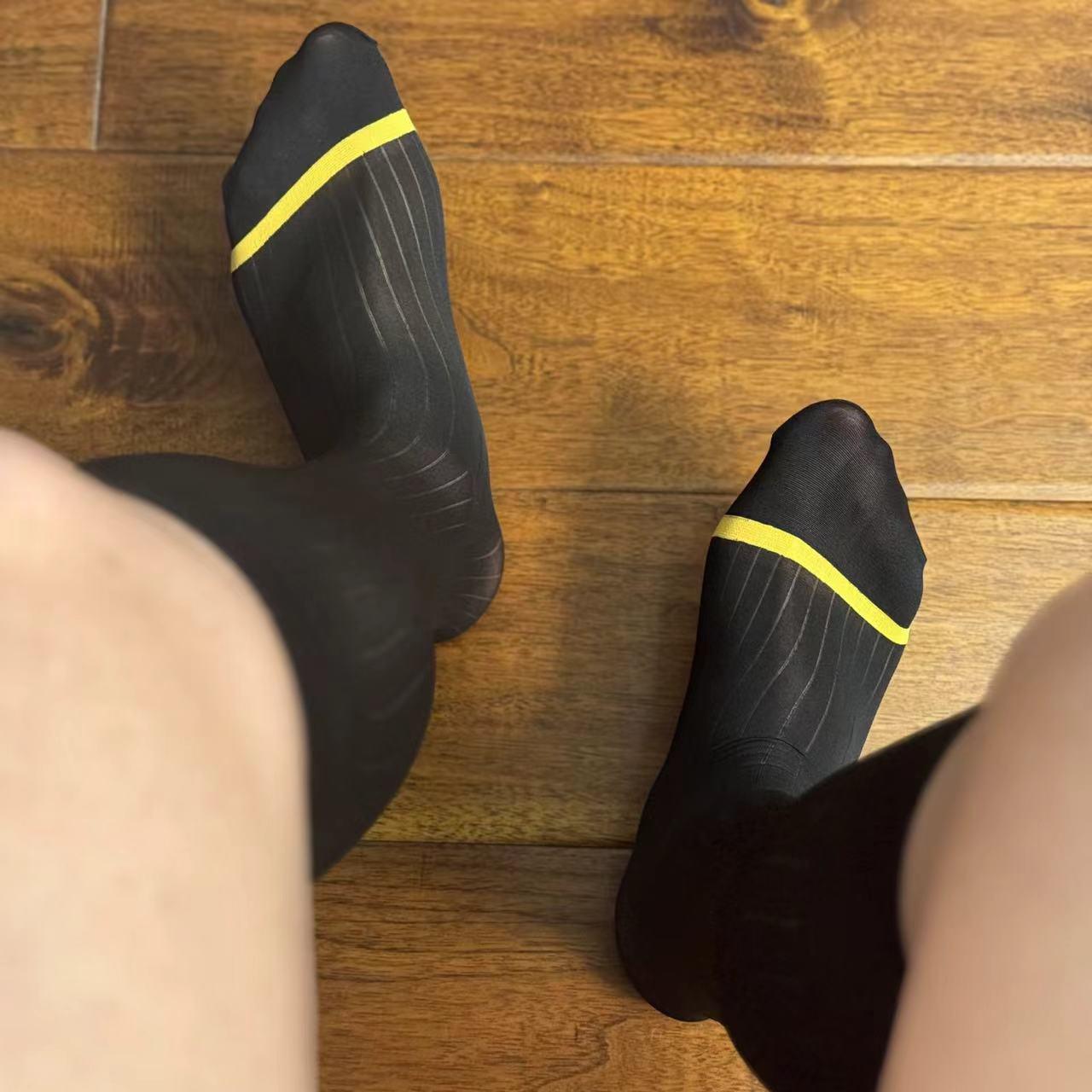 

Zhou Men s Breathable Navy & Black Striped Formal Mid-Length Stockings One Size + Regular Thickness + No Heel