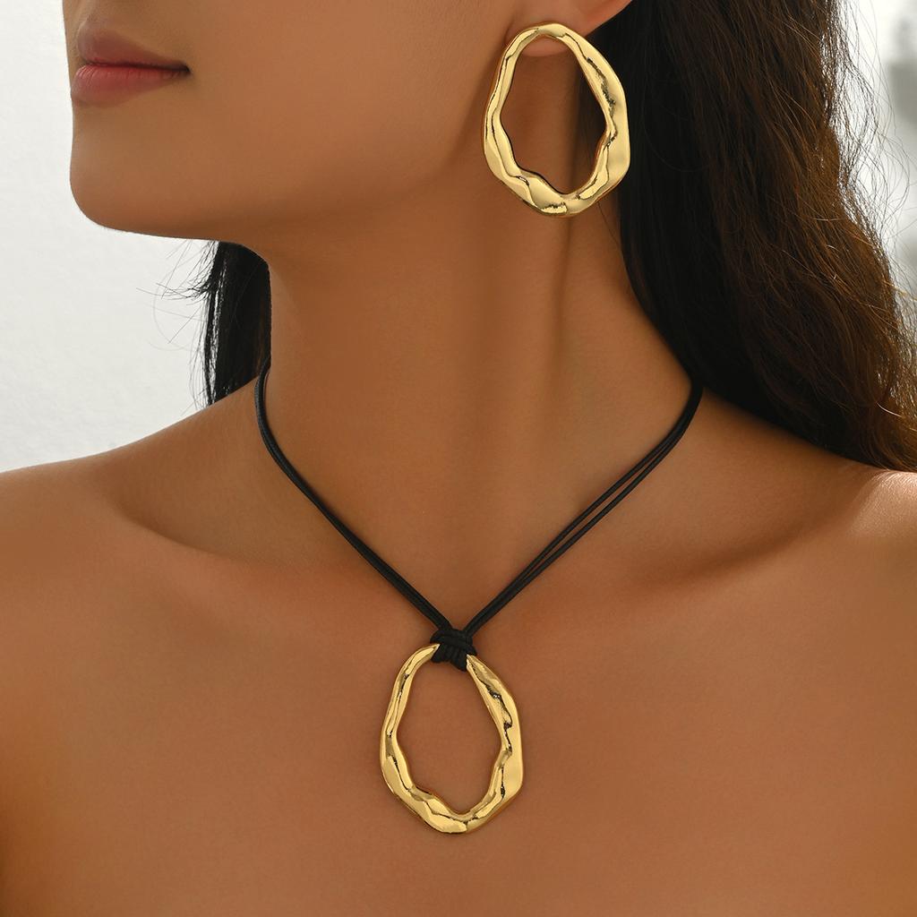 European and American simple women's jewelry double-layer geometric pleated ring design pendant necklace versatile light luxury earrings