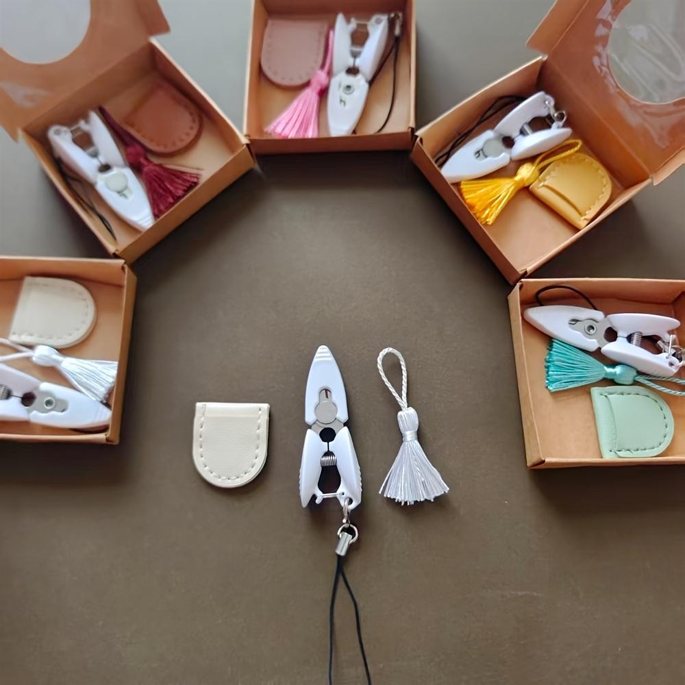 Mini Scissors with Charms - Dual-Handed Metal Handheld Scissors,Exquisite Sewing Thread Design,Perfect for Travel ,Mini Scissors