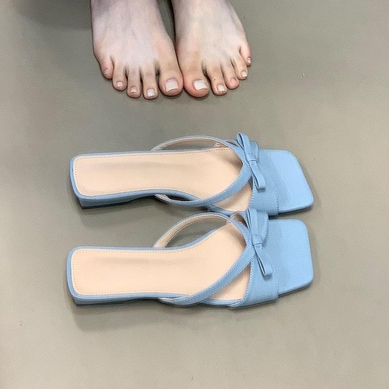 Mode Ein-Wort-Schlepp 2025 neuer Sommer Oberbekleidung Schleife Pendler kleine coole Hausschuhe Damen Komfort