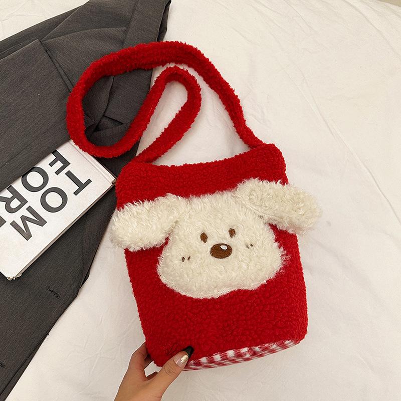 Retro plush large-capacity bucket bag women's 2025 winter new shoulder messenger bag niche casual bag