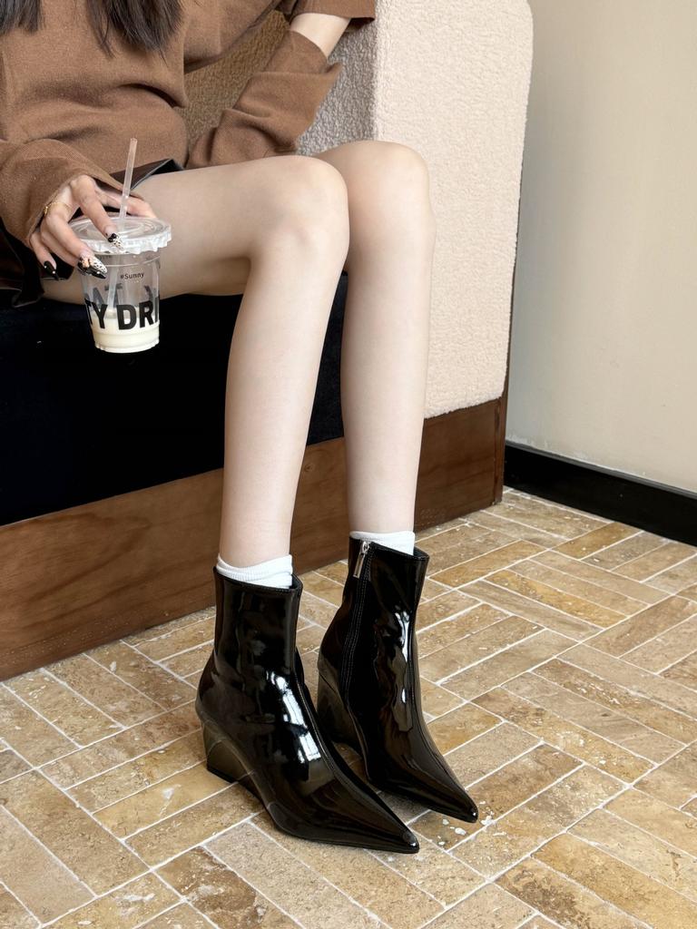 Autumn and winter new pointed wedge temperament thin French fashion sexy beautiful short boots