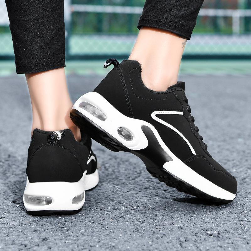 Autumn and Winter Women's Shoes Black Velvet Sports Shoes Casual Running Soft Sole Light Travel Shoes Single Shoes