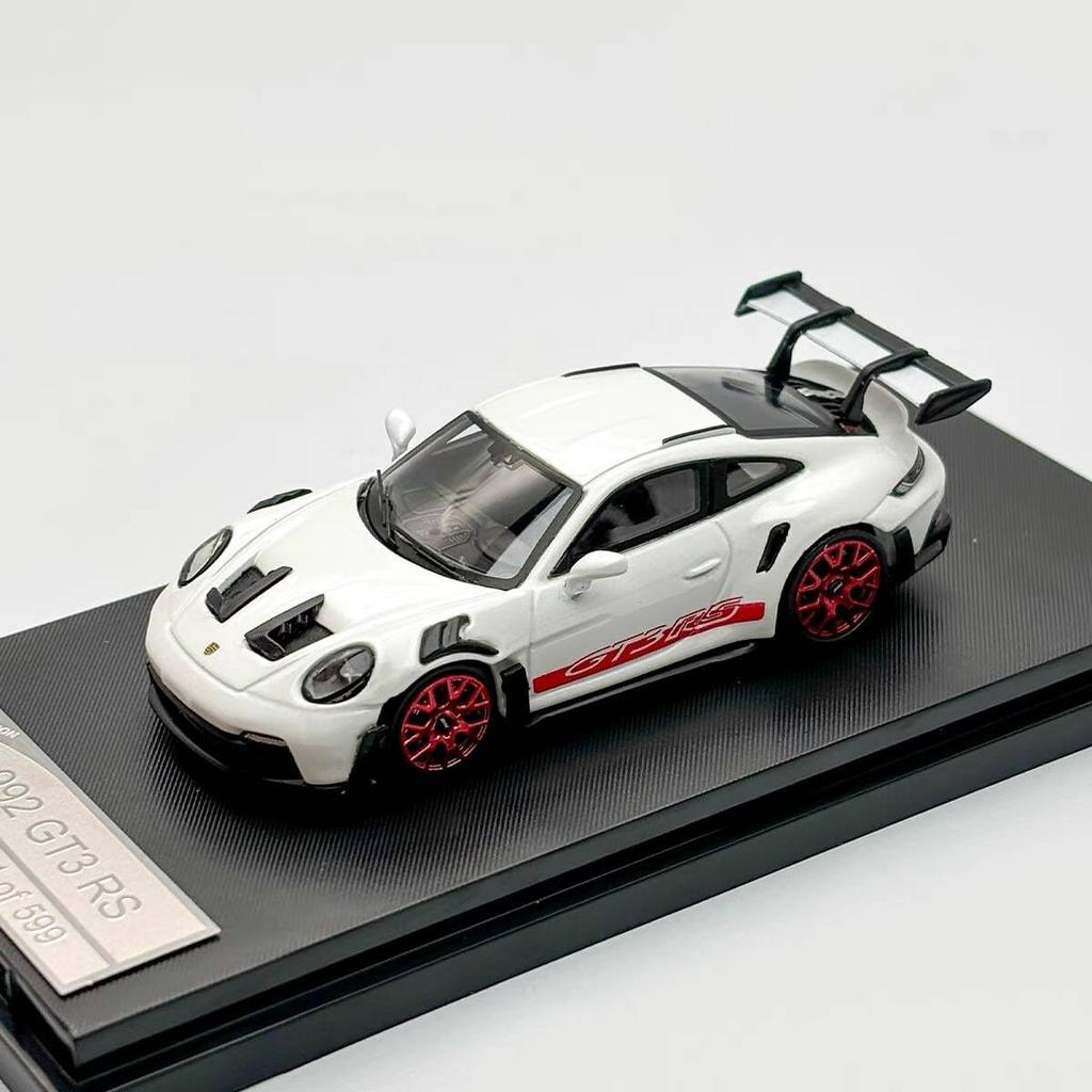 Street Weapon Porsche 992 GT3 RS White 1/64