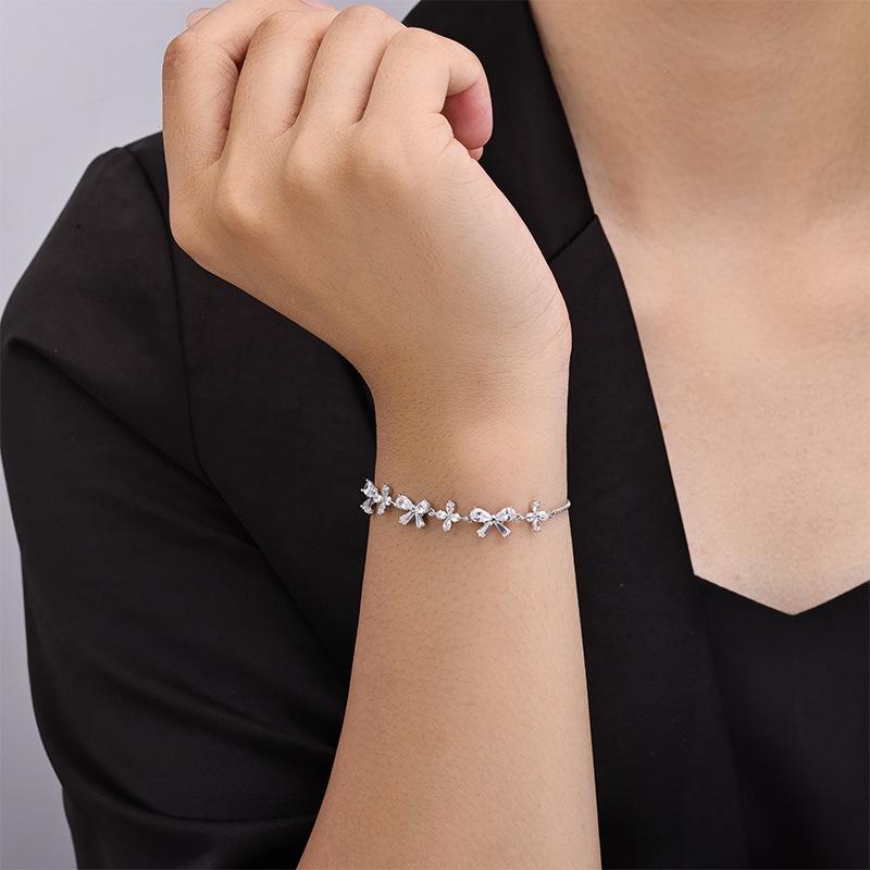 Shiny Bow Zirconia Adjustable Bracelet – Fashionable Women's Gift