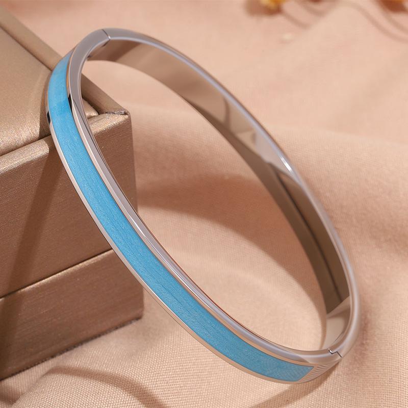 Hot-selling titanium steel bracelet, girls' high-end sense of fashion, popular light luxury in Europe and the United States, Gypsy star love diamond